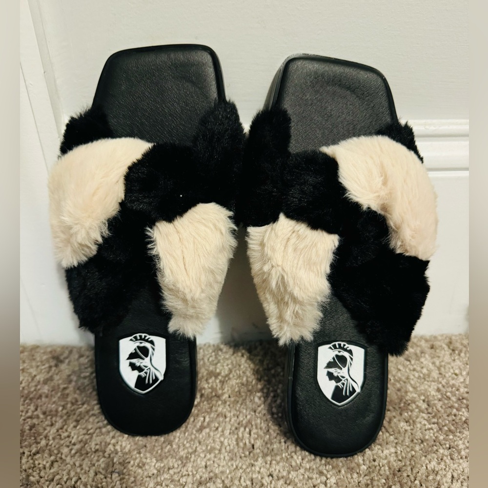 Pretty Vivienne Hu VHNY size 36 black cream faux fur hard bottom slippers new